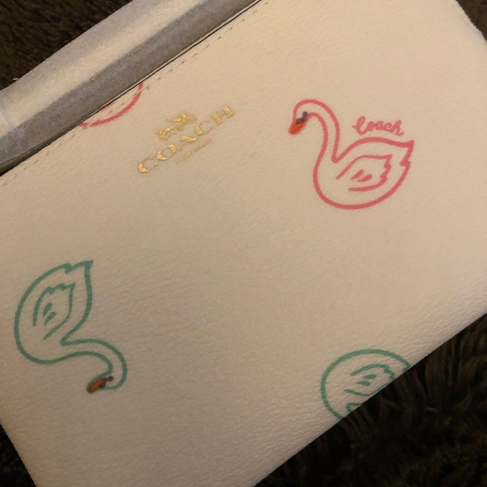 SALE!!! NWT Coach RARE Swan Wristlet!! PRICE FIRM - Picture 2 of 5